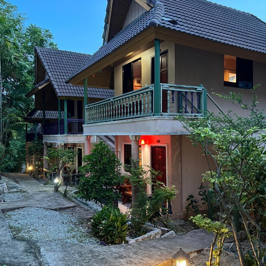 Kata Villa Merit Hill Bungalows Karon Bagian luar foto