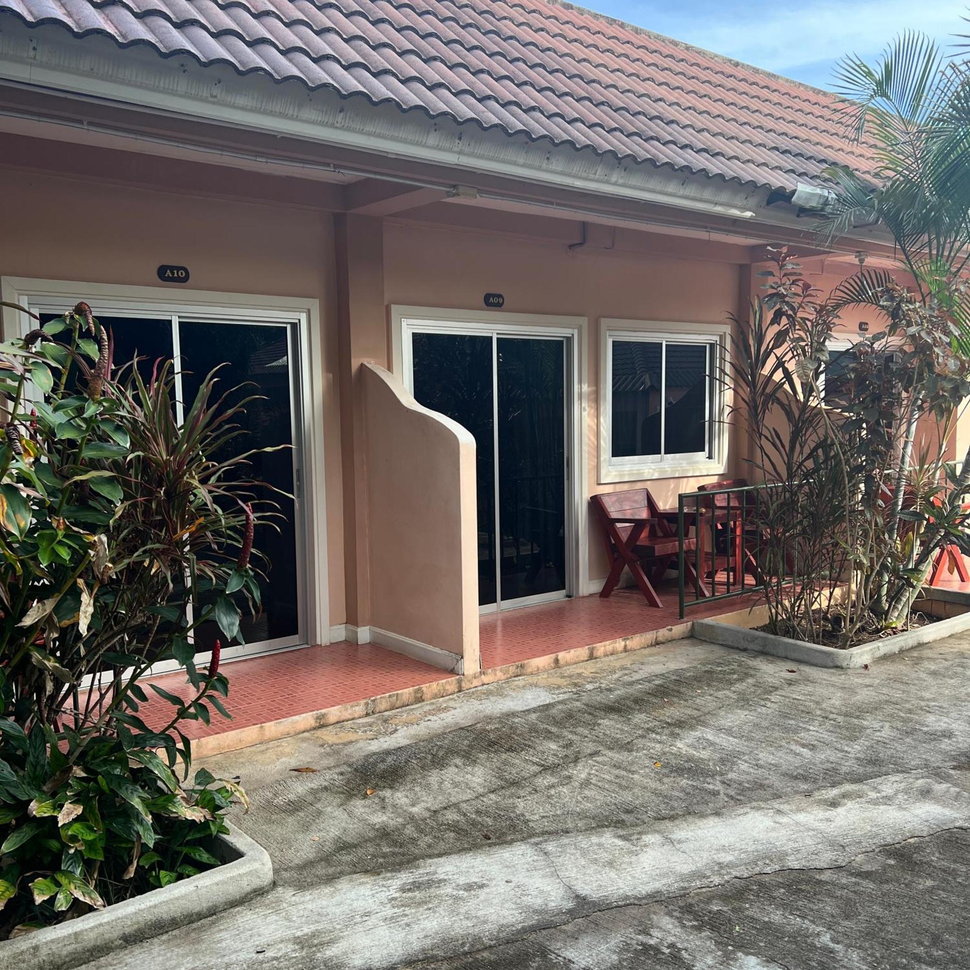 Kata Villa Merit Hill Bungalows Karon Bagian luar foto